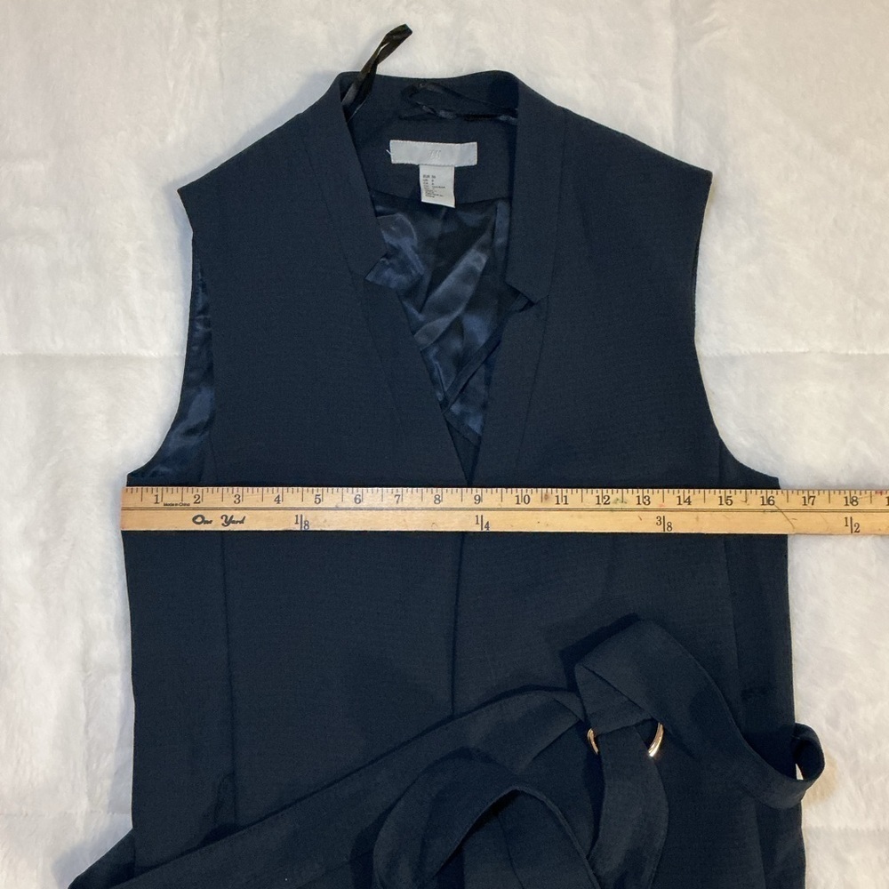 Forever 21 Navy vest - Picture 4 of 6